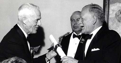 Moloney_Receiving_the_Gardiner_Award-Goveror_General
